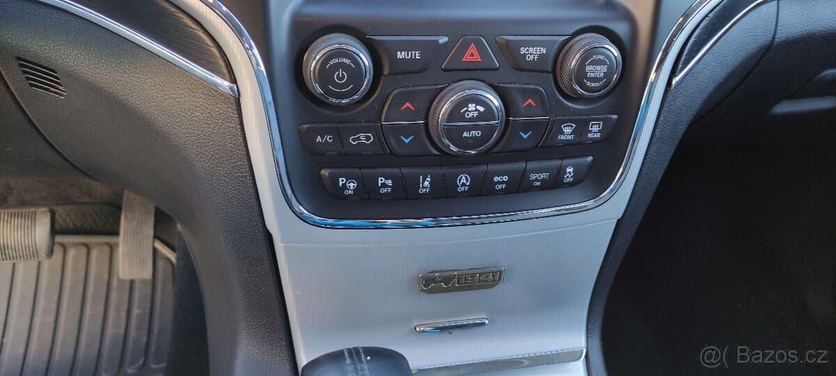 2018 Jeep CHEROKEE - 13