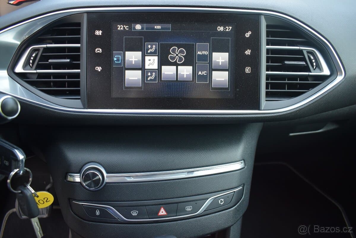 2015 Peugeot 308 - 13