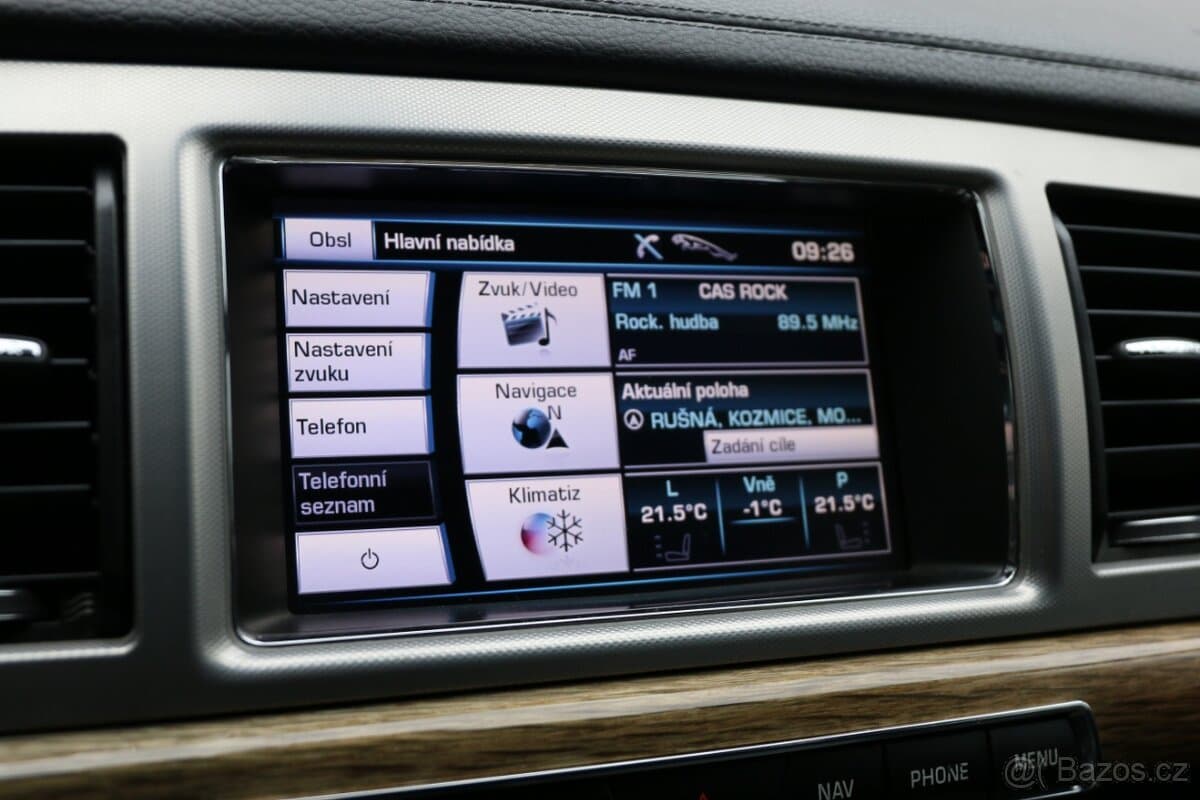 2012 Jaguar XF - 13