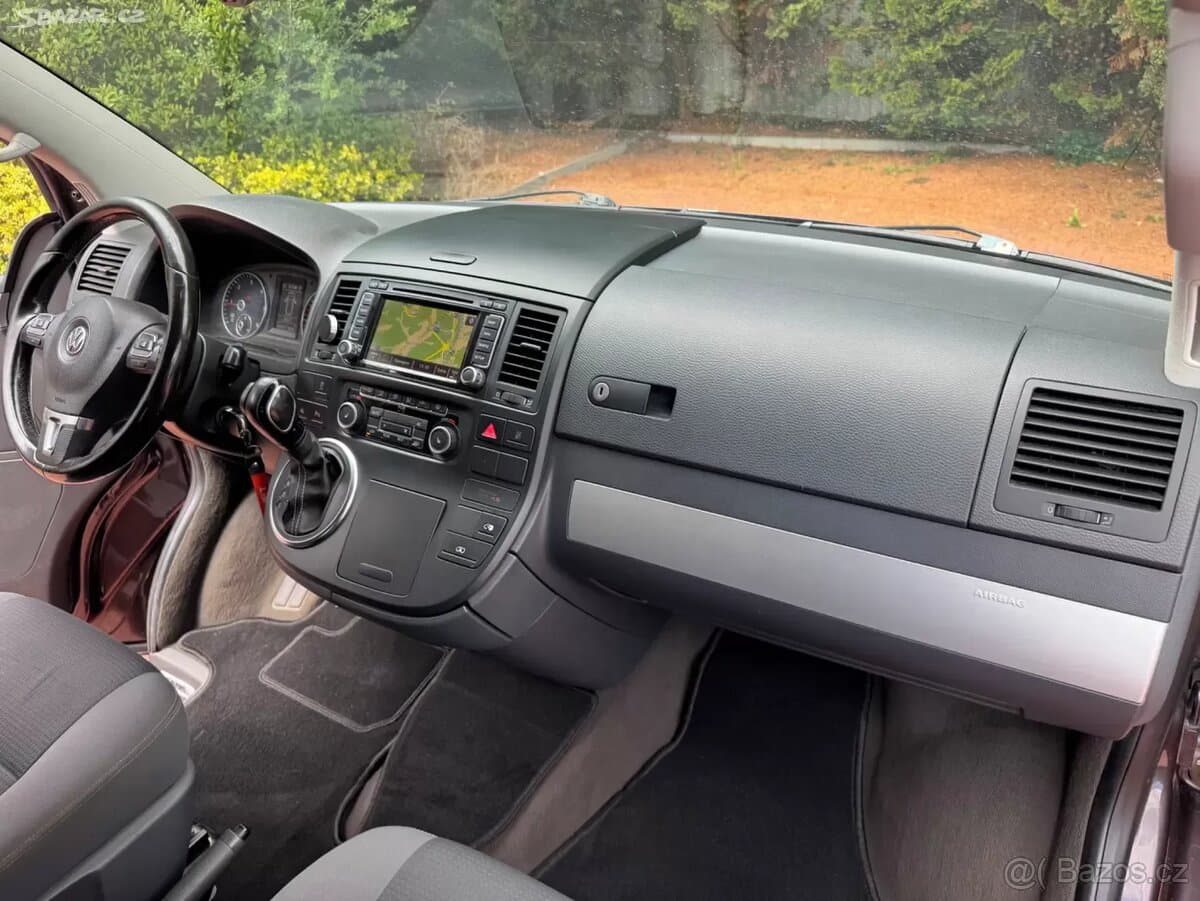 2011 Volkswagen MULTIVAN - 13