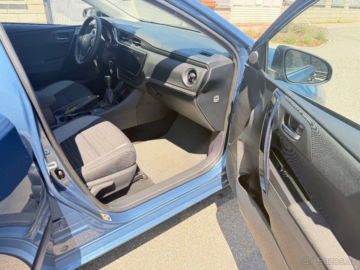 2016 Toyota AURIS - 13