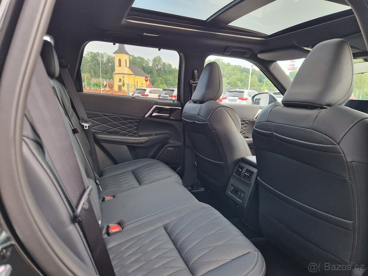 2026 Mitsubishi OUTLANDER - 13