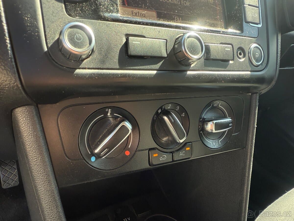 2011 Volkswagen POLO - 13
