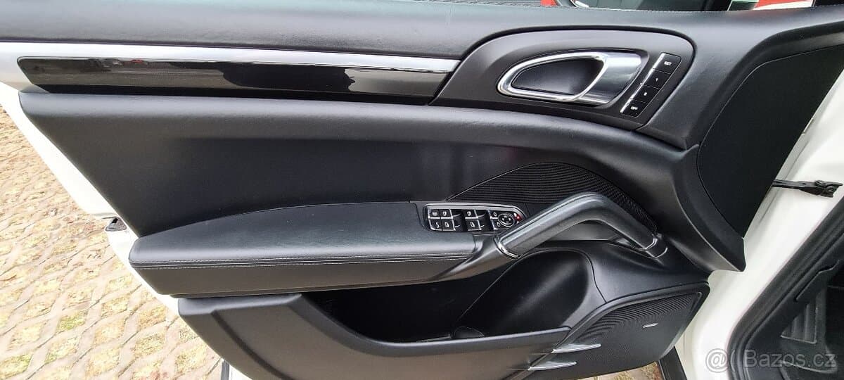 2011 Porsche CAYENNE - 13