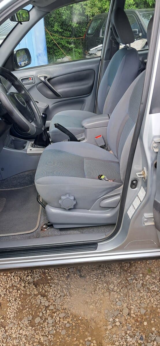 2001 Toyota RAV4 - 13