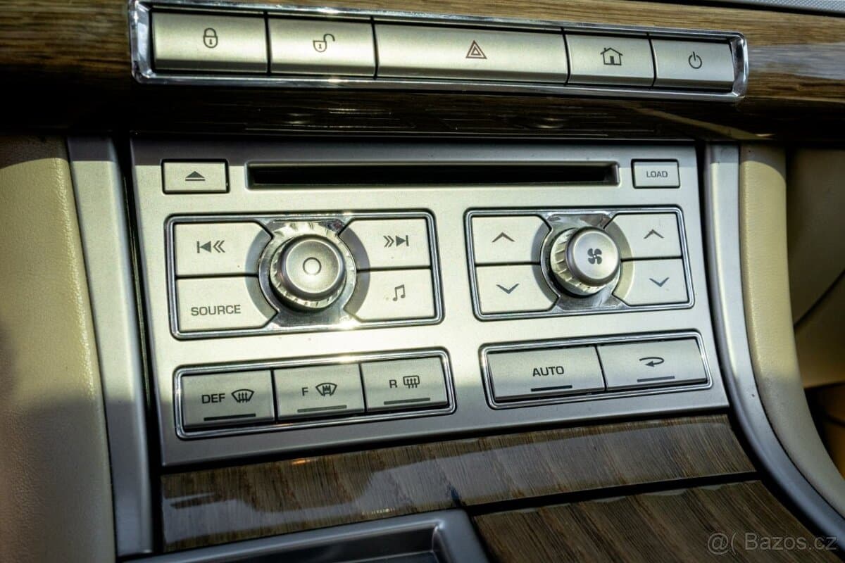 2008 Jaguar XF - 13