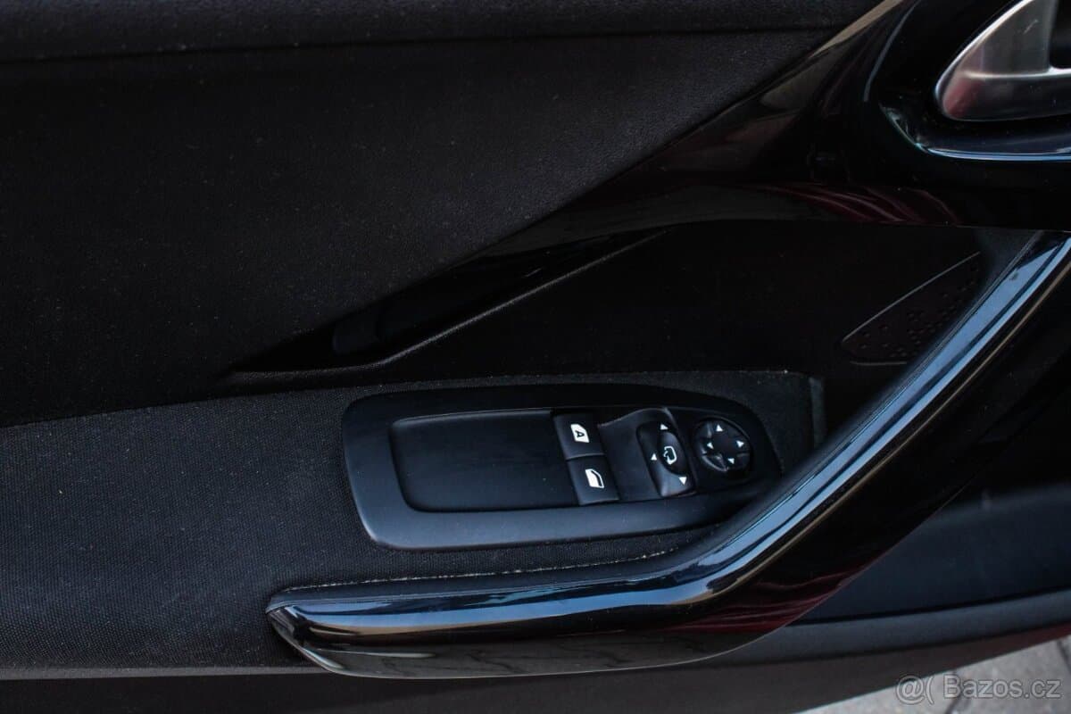 2016 Peugeot 208 - 13