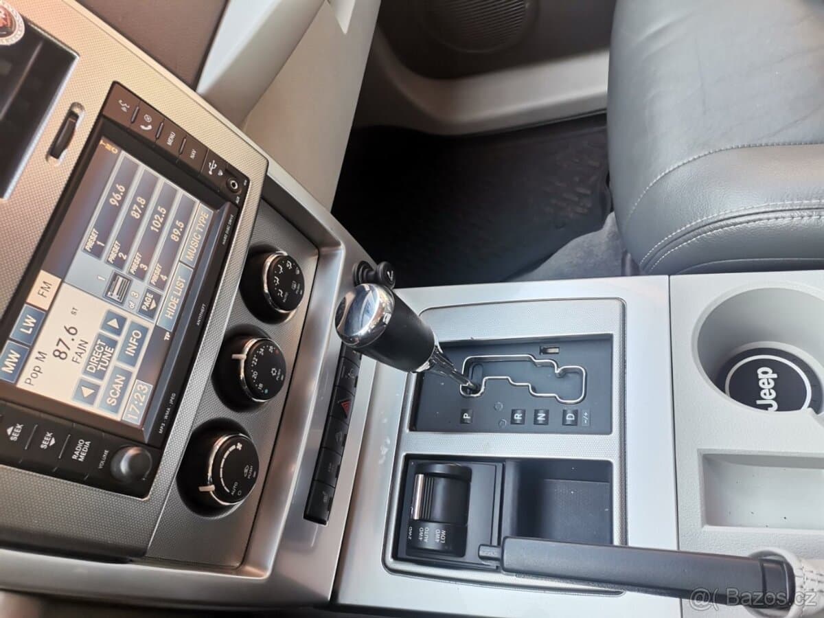 2009 Jeep CHEROKEE - 13