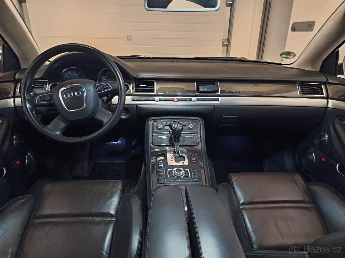 2008 Audi S8 - 13