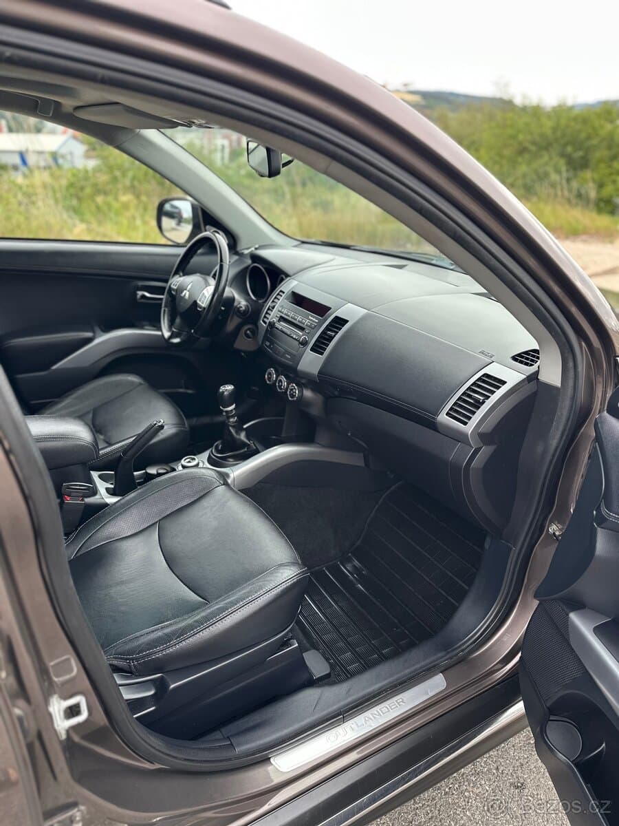 2012 Mitsubishi OUTLANDER - 13