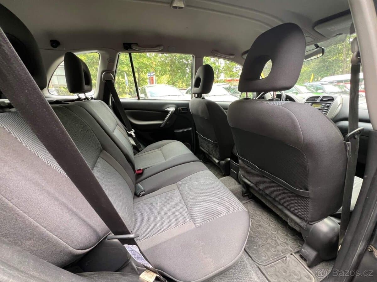 2005 Toyota RAV4 - 13