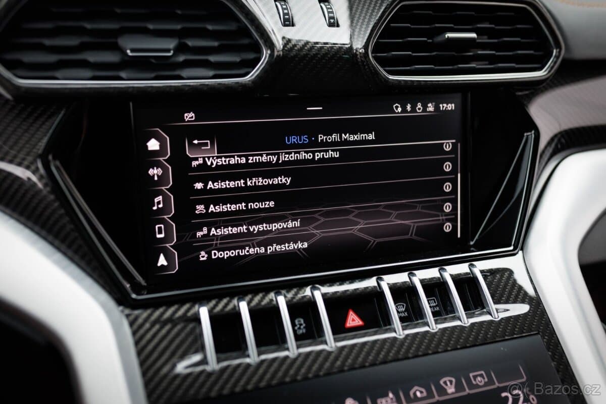 2020 Lamborghini URUS - 13