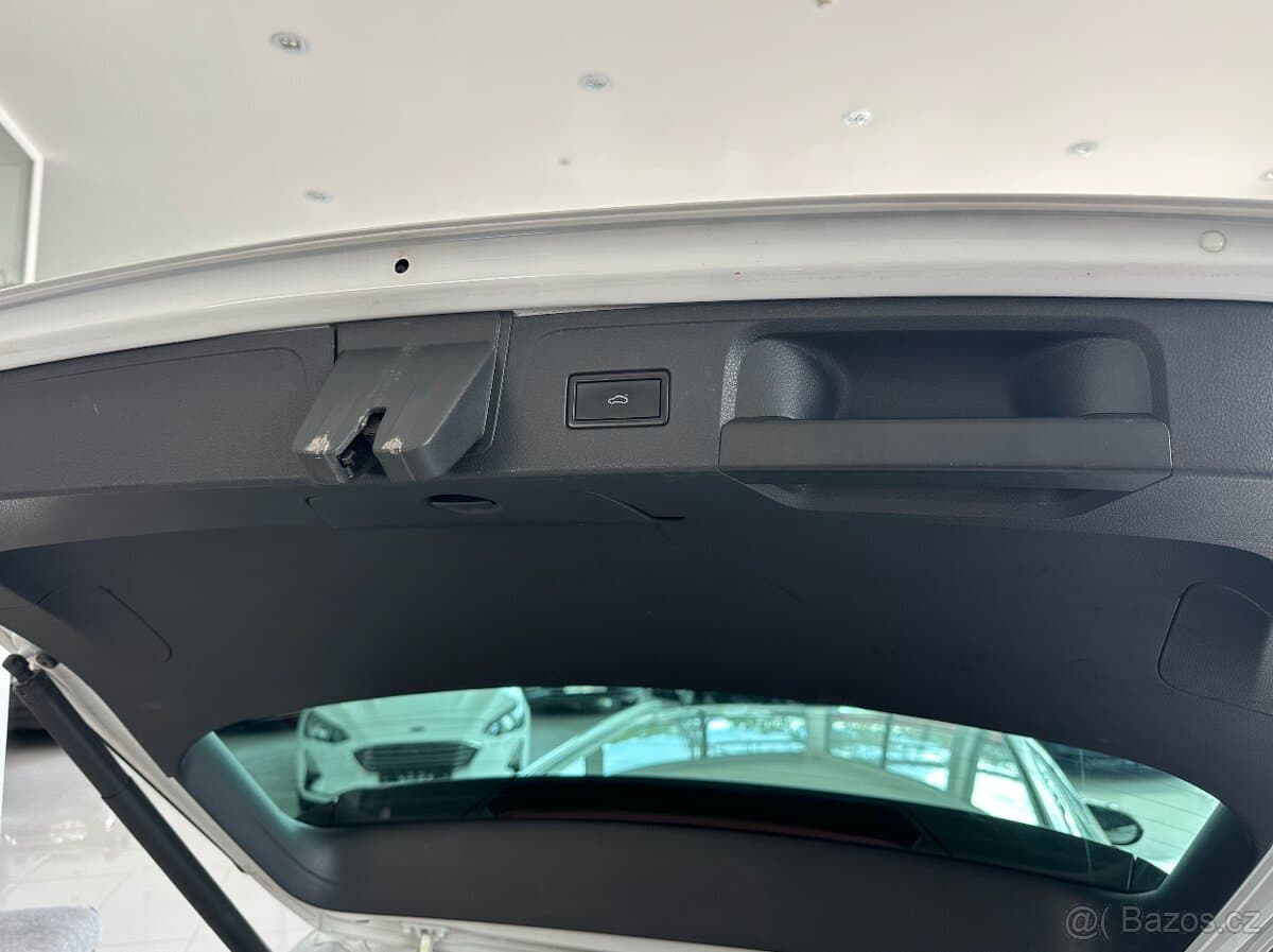 2018 Volkswagen PASSAT - 13