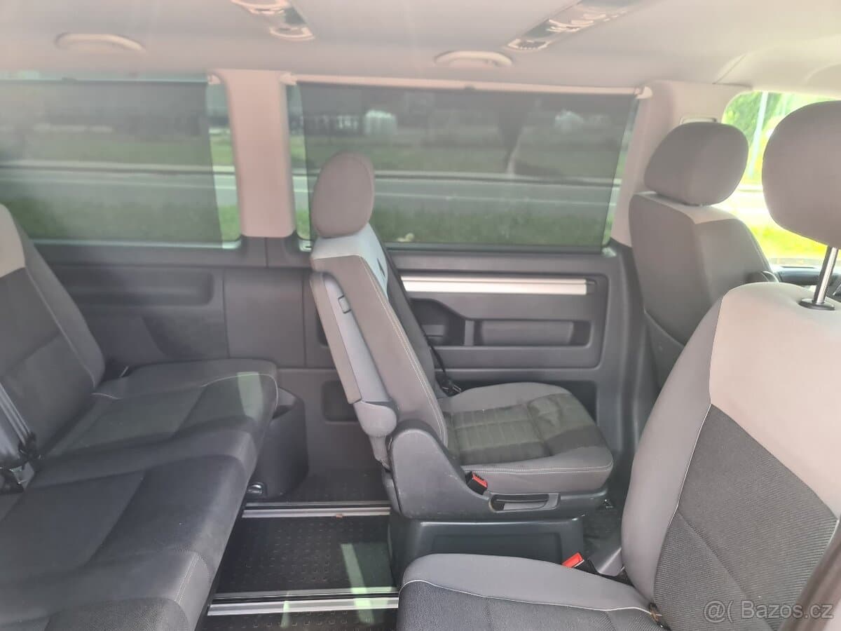2011 Volkswagen MULTIVAN - 13