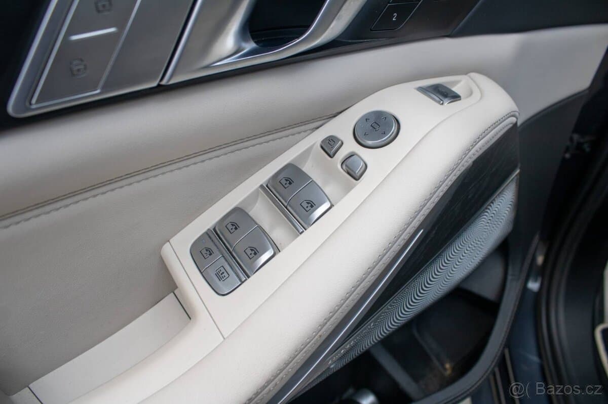 2020 BMW X7 - 13