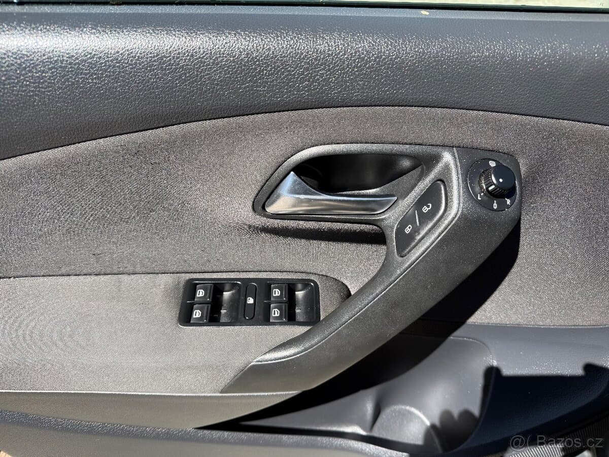 2013 Volkswagen POLO - 13