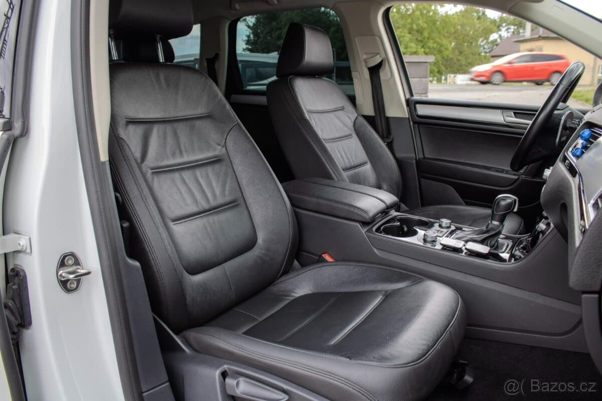 2016 Volkswagen TOUAREG - 13