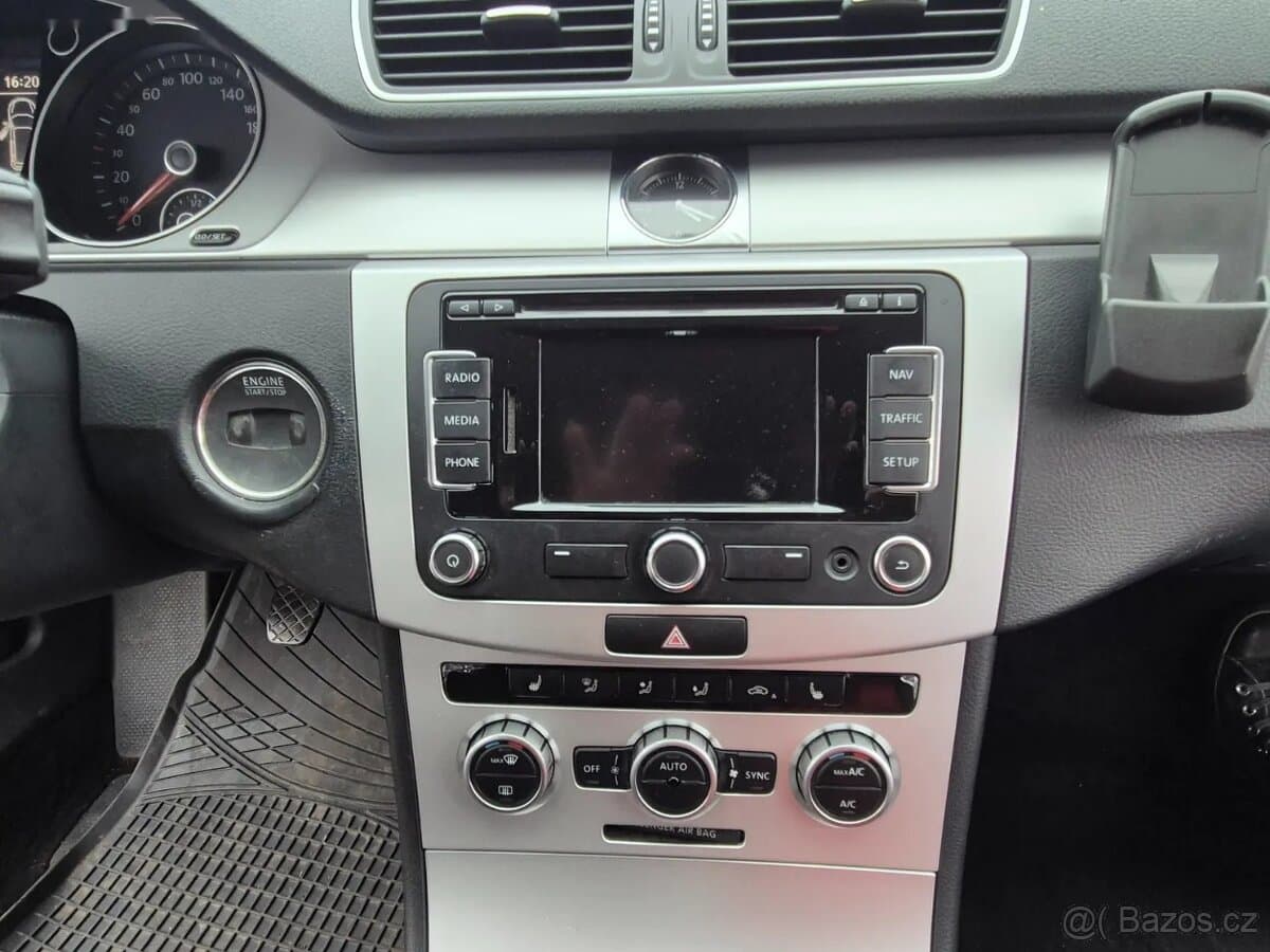 2012 Volkswagen PASSAT - 13