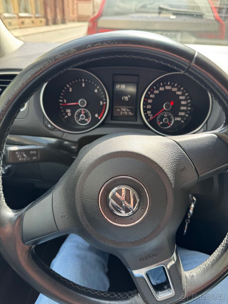 2010 Volkswagen GOLF - 13
