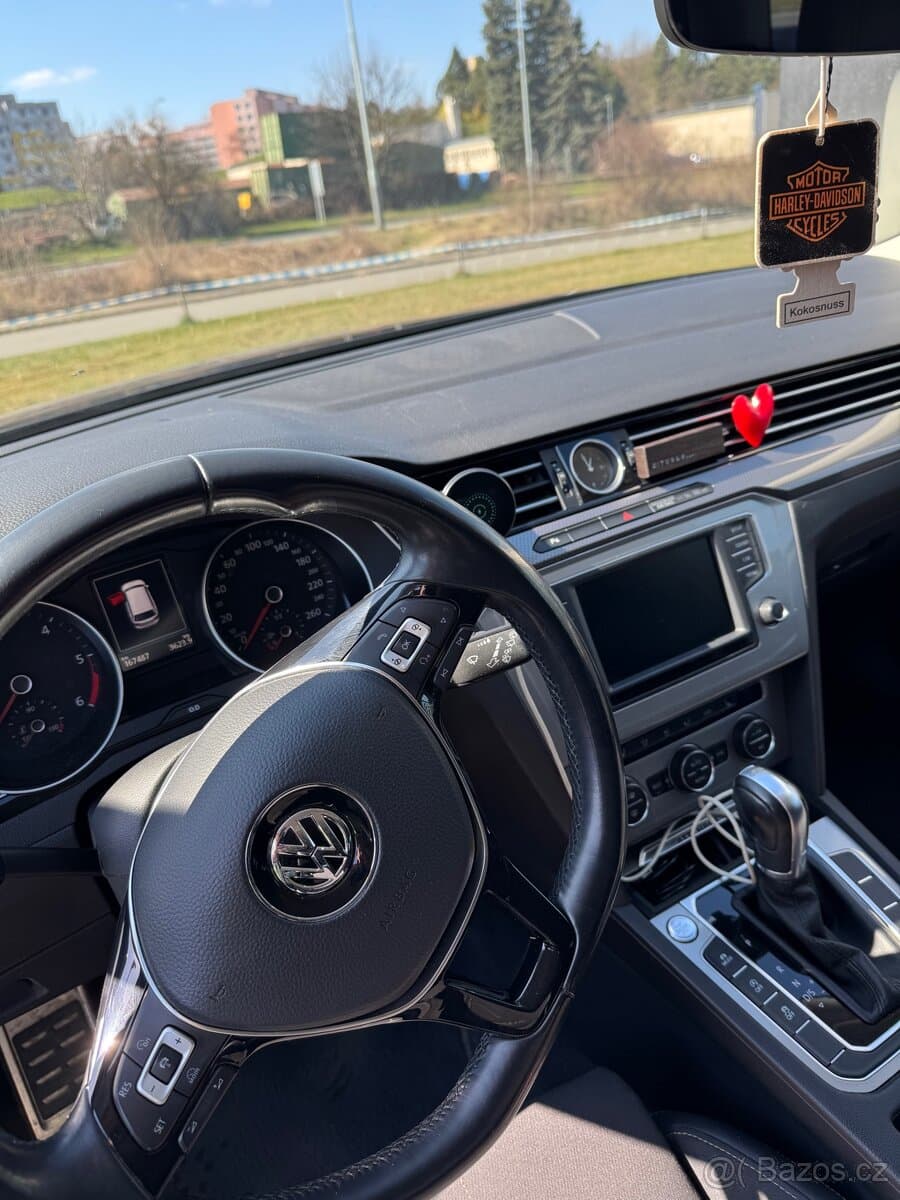 2017 Volkswagen PASSAT - 13