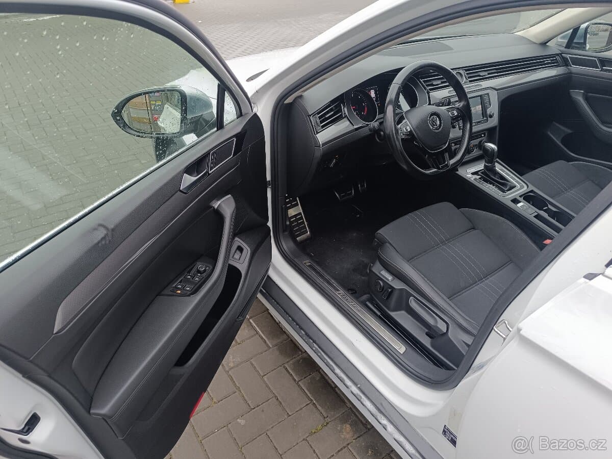 2017 Volkswagen PASSAT - 13