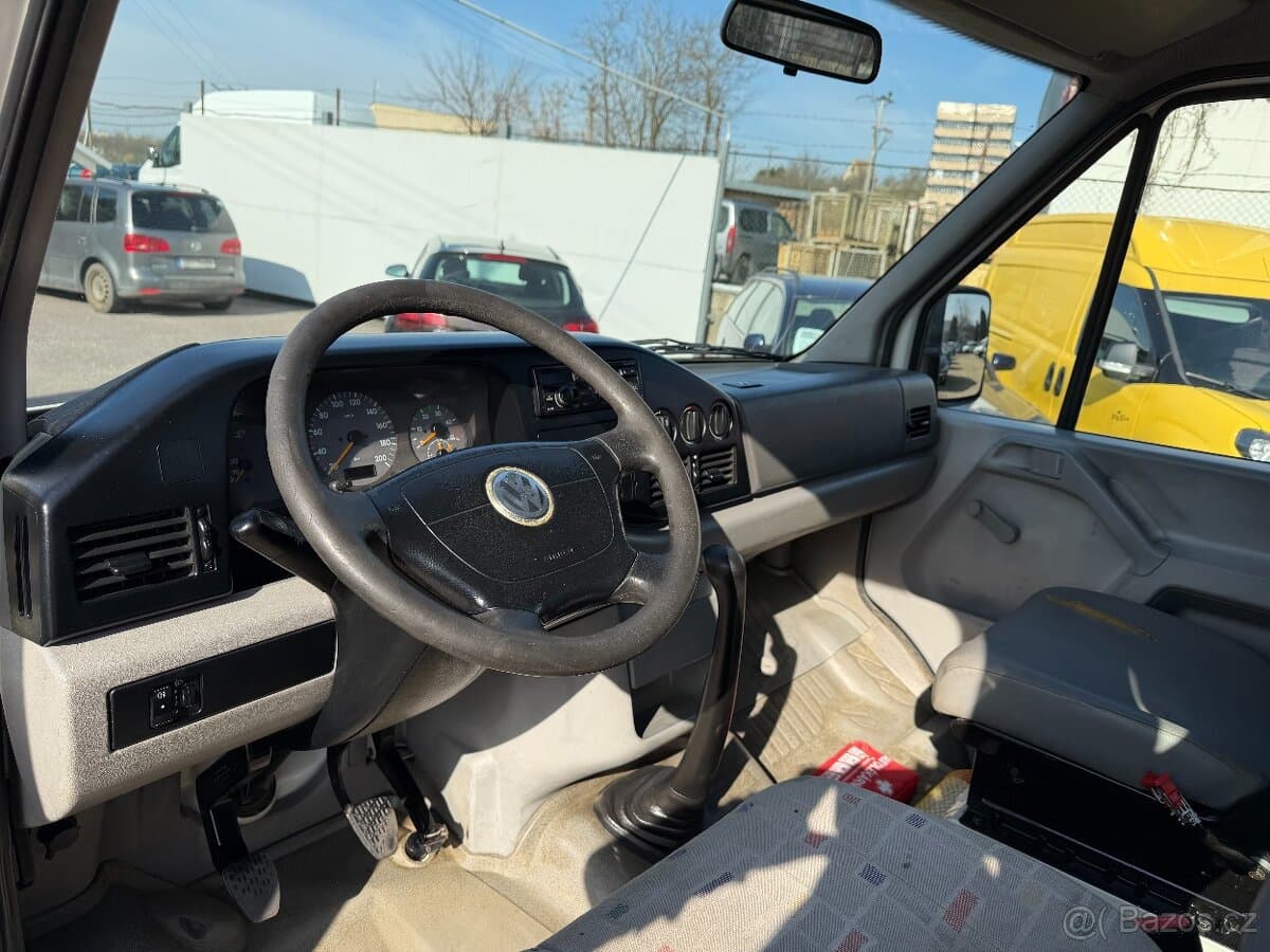 2003 Volkswagen MULTIVAN - 13