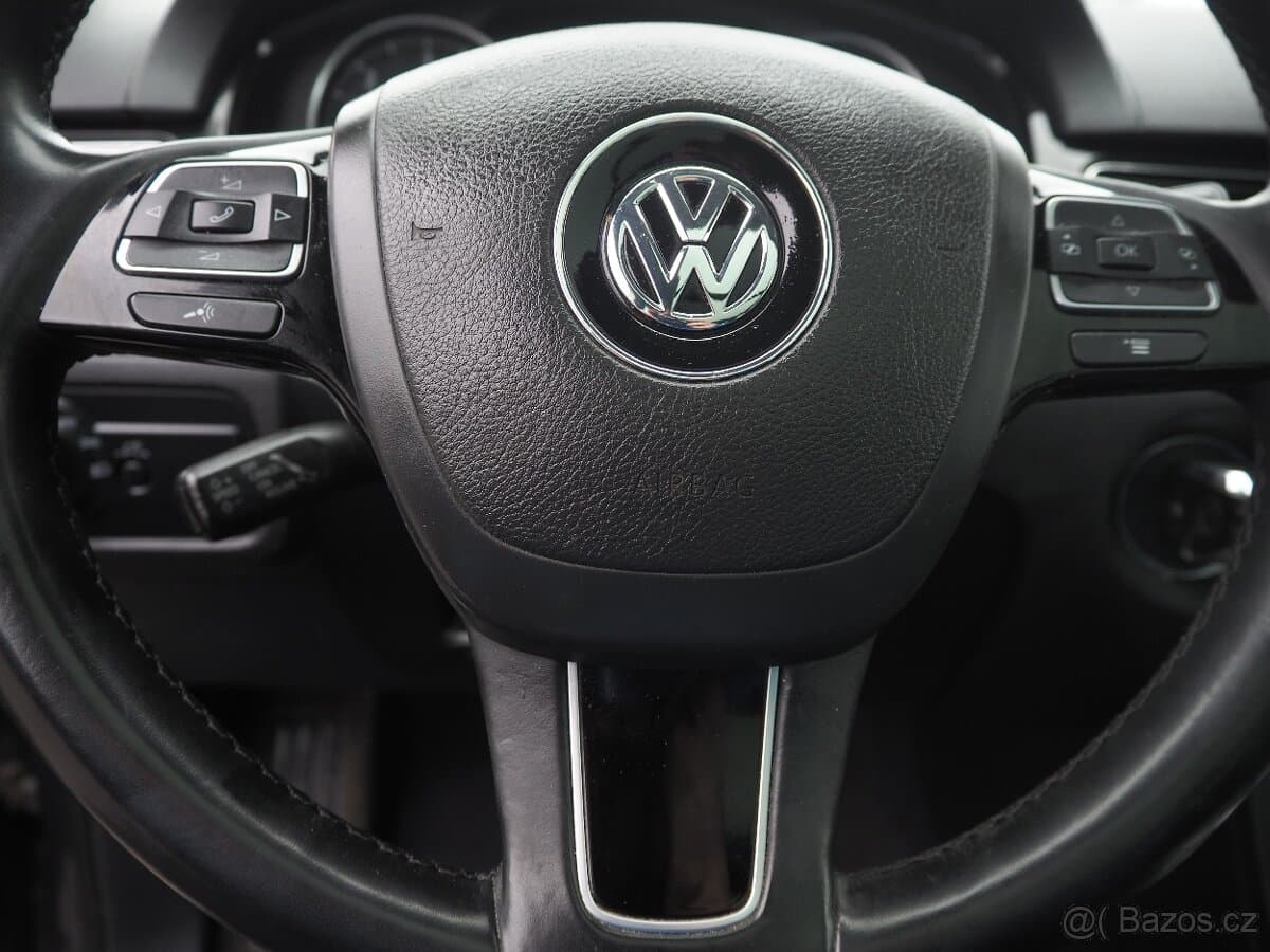 2012 Volkswagen TOUAREG - 13