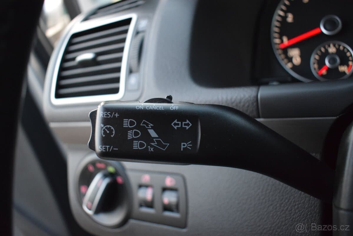 2011 Volkswagen TOURAN - 13