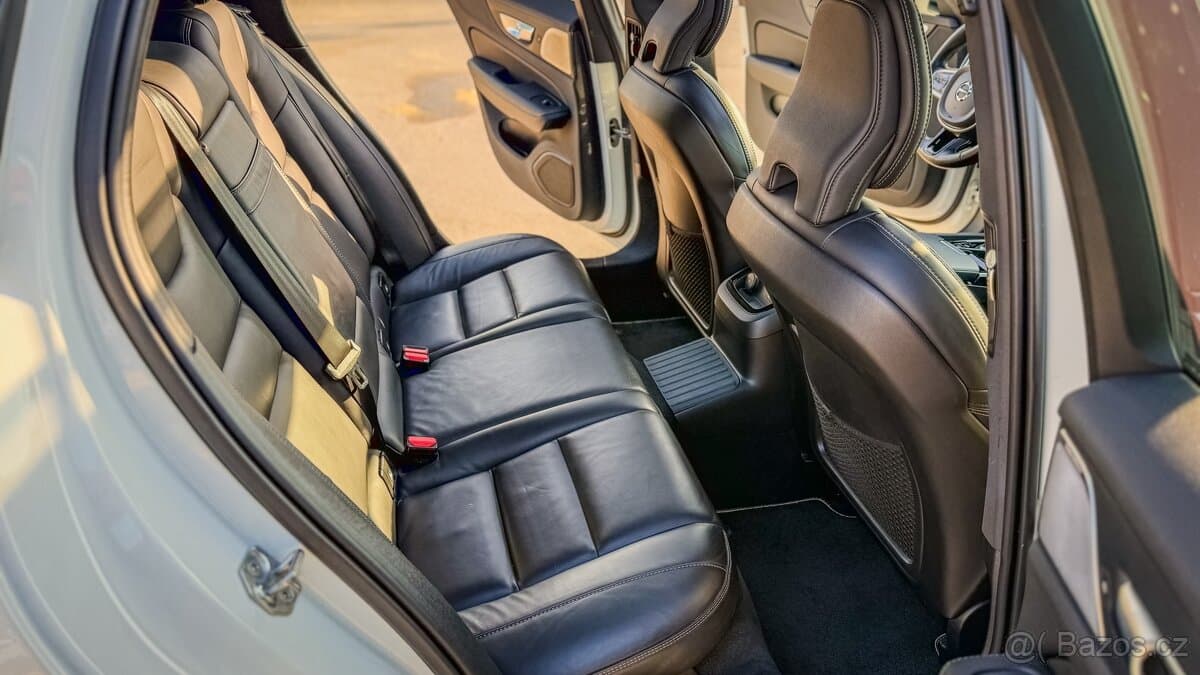 2021 Volvo V60 - 13