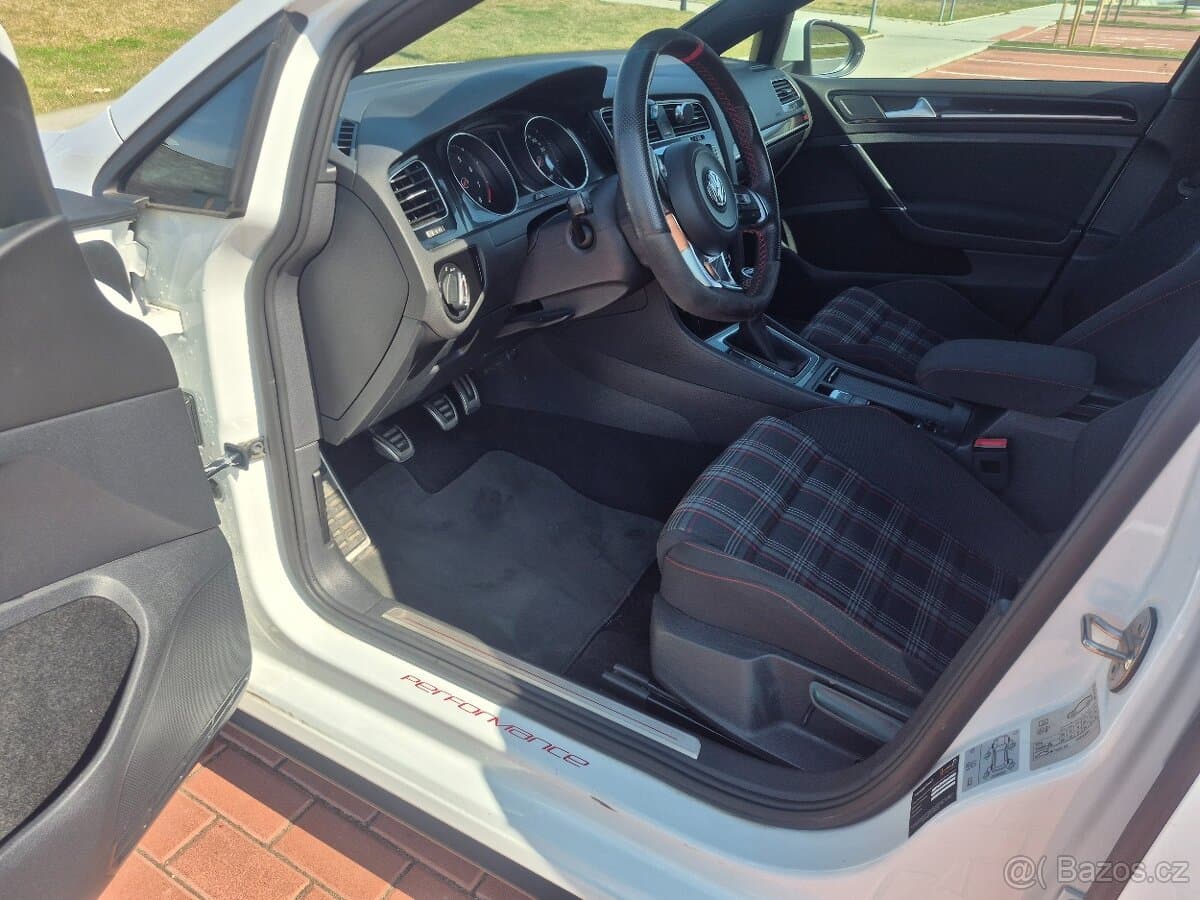 Volkswagen GOLF - 13