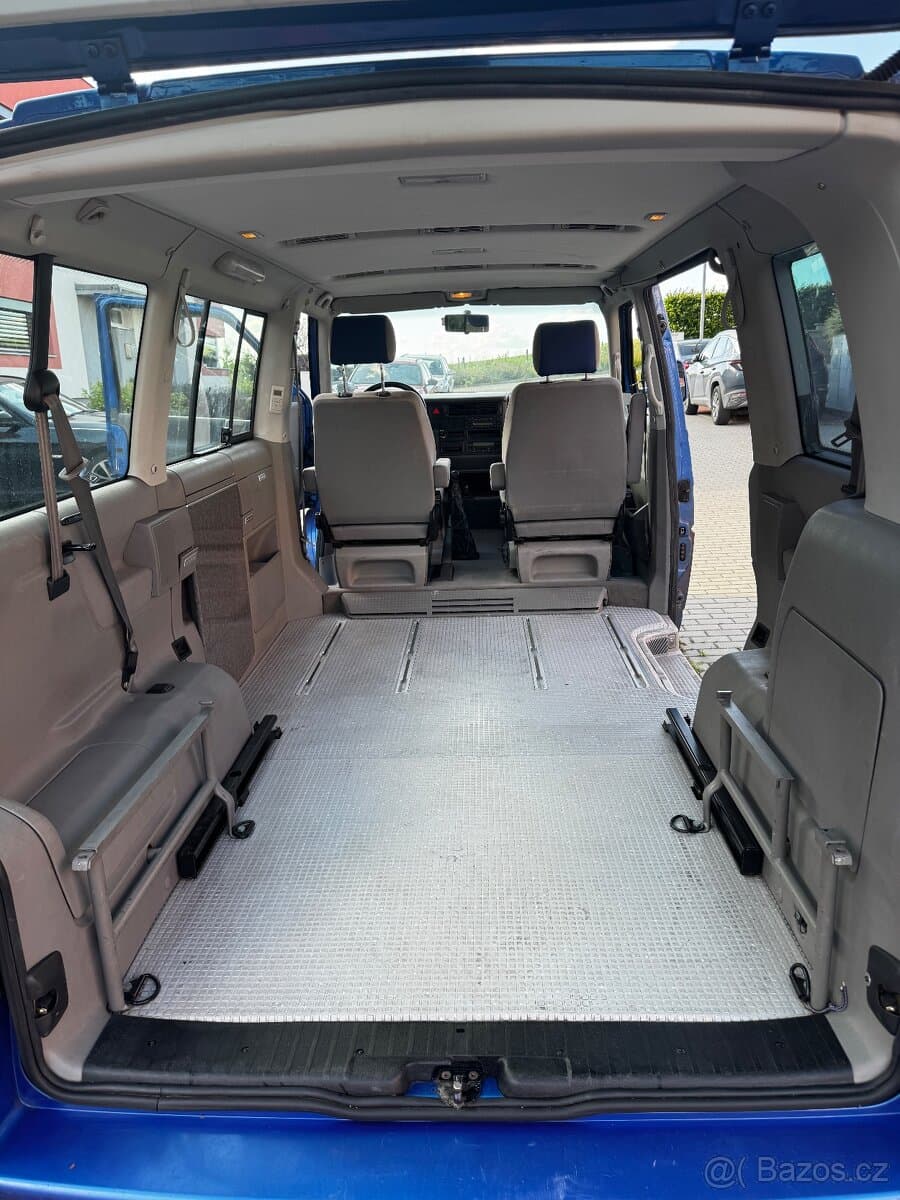 Volkswagen MULTIVAN - 25