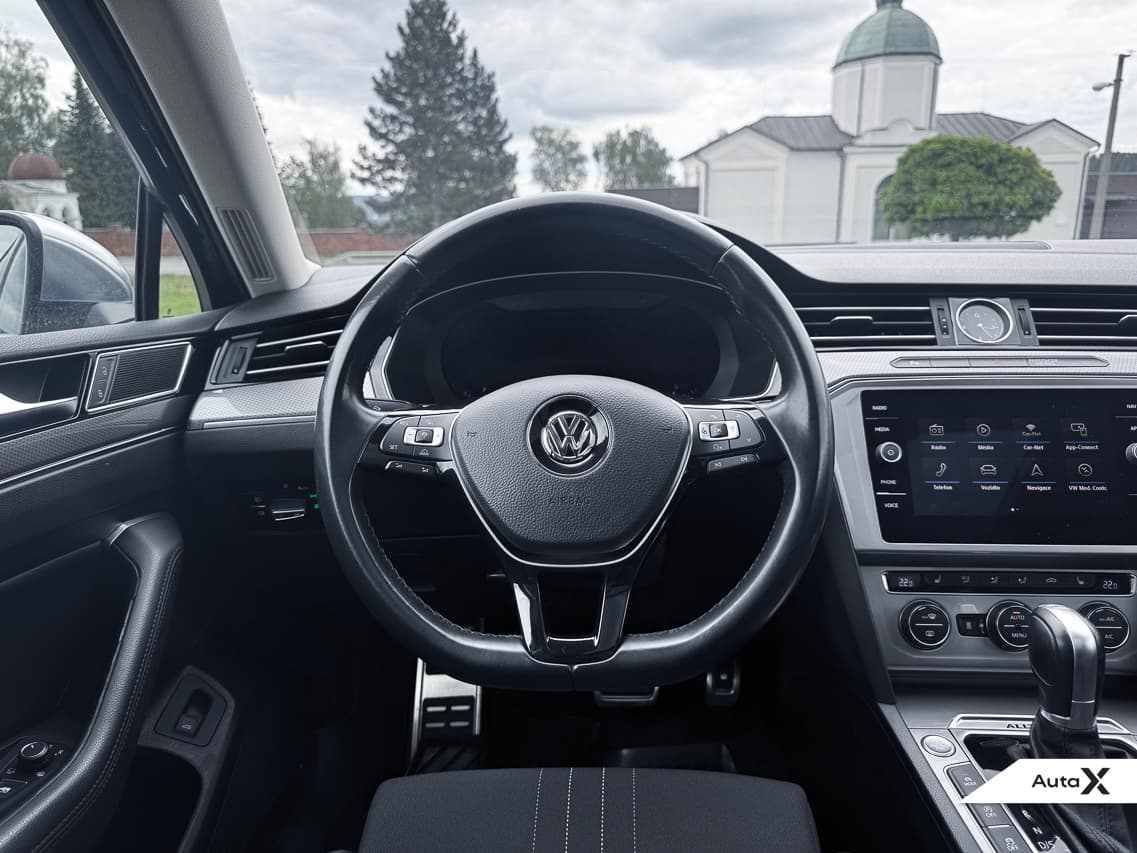 2017 Volkswagen PASSAT - 13