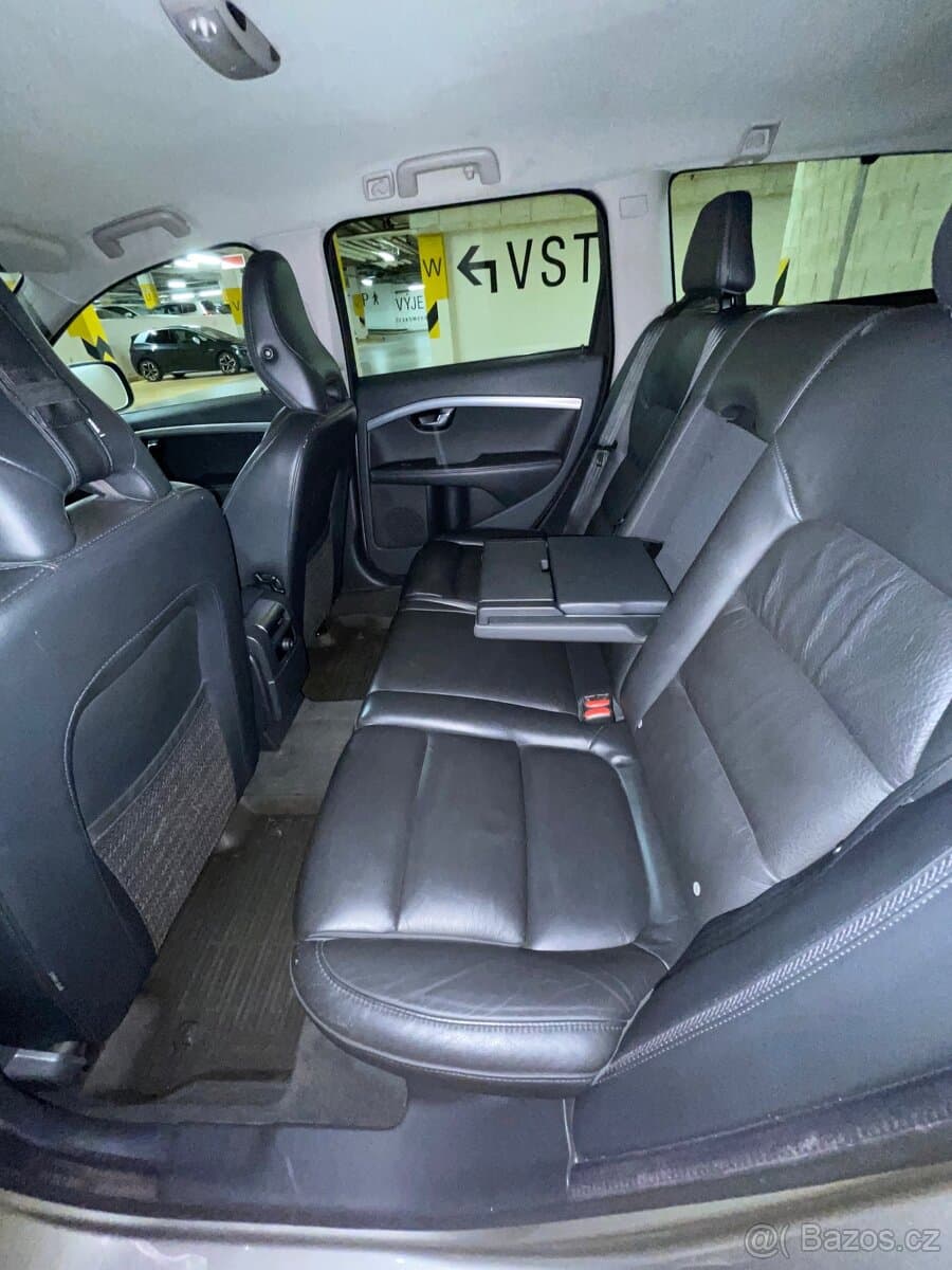 2013 Volvo XC70 - 13