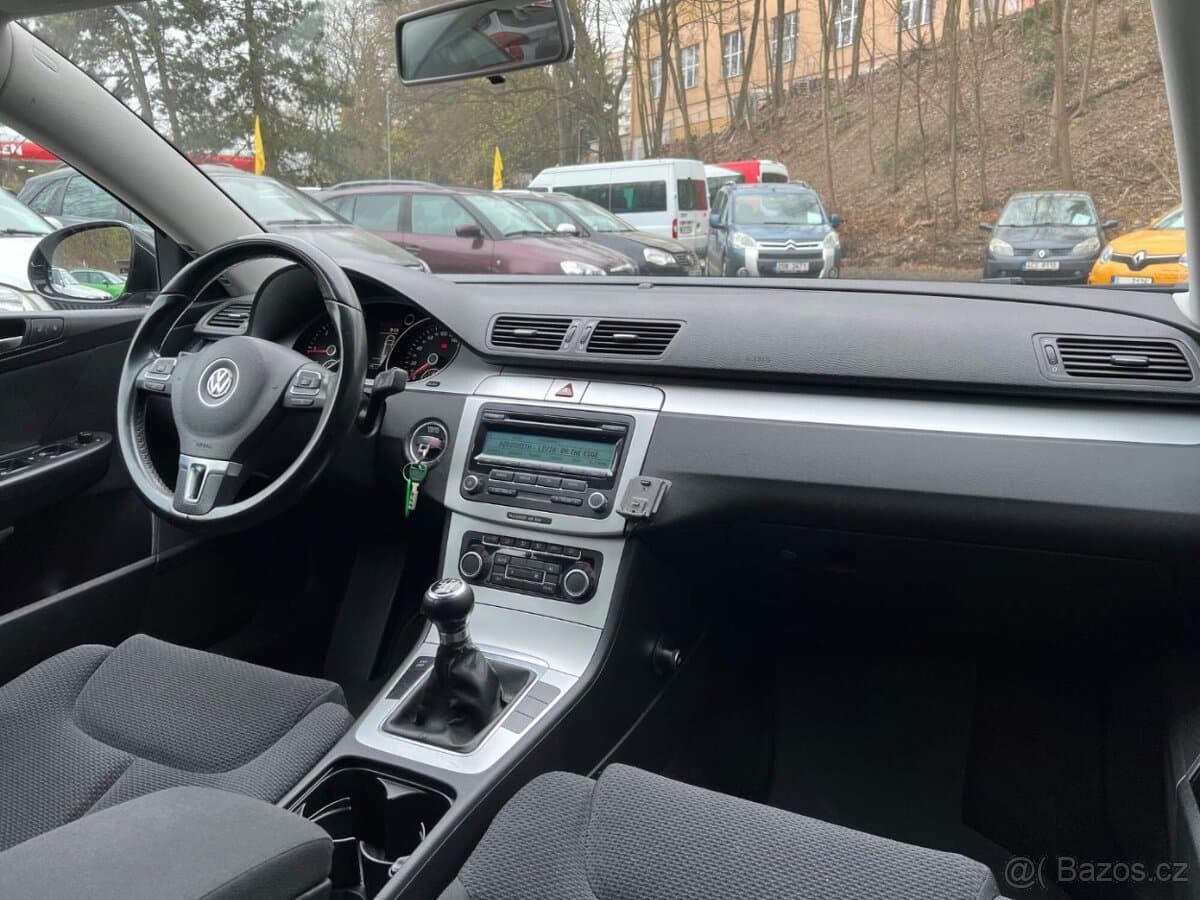 2010 Volkswagen PASSAT - 13