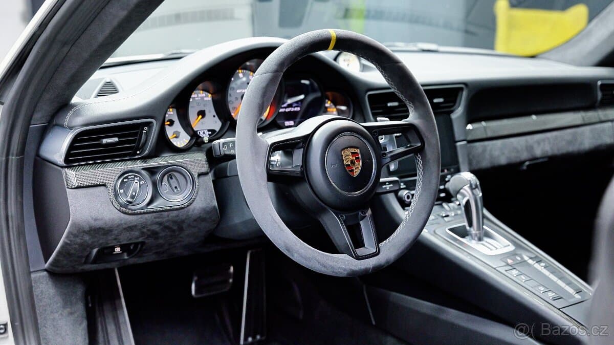 2018 Porsche 911 - 13
