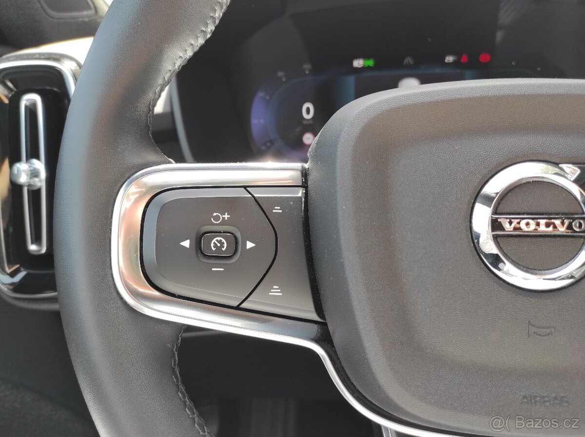 2022 Volvo C40 - 13