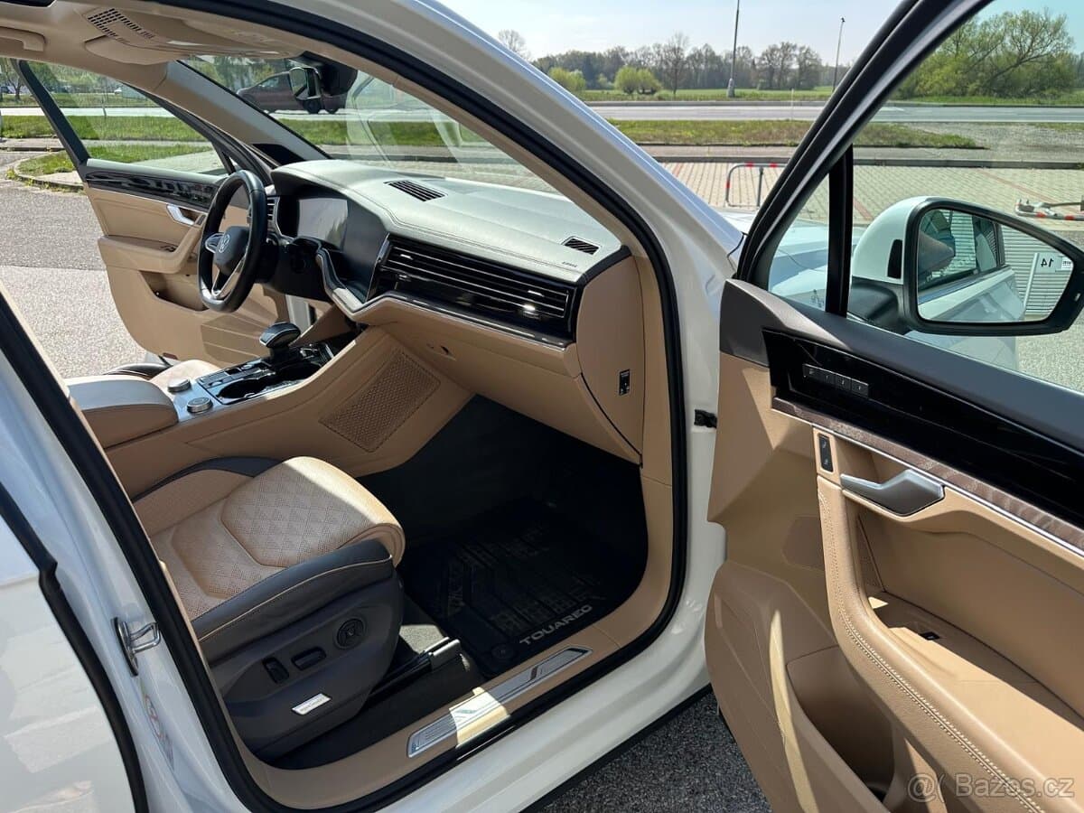 2021 Volkswagen TOUAREG - 13
