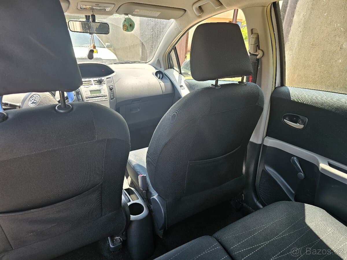 Toyota YARIS - 13