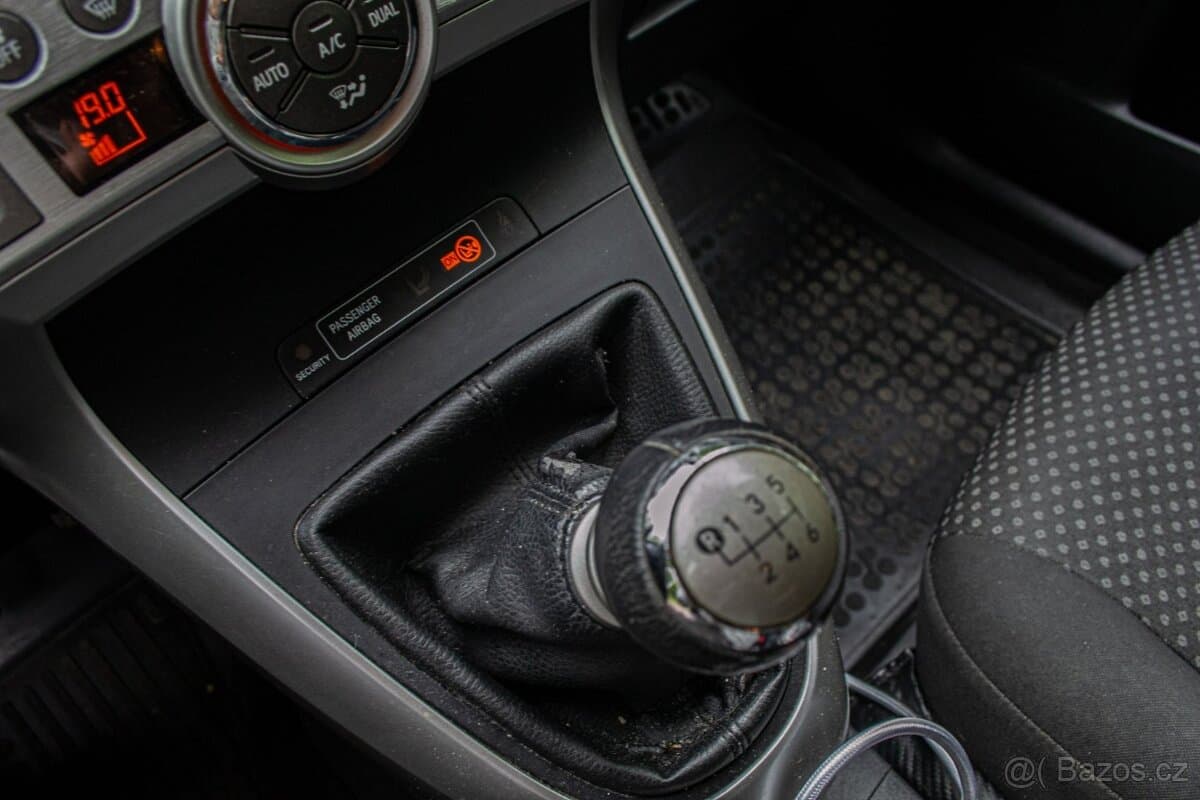 2011 Toyota VERSO - 13