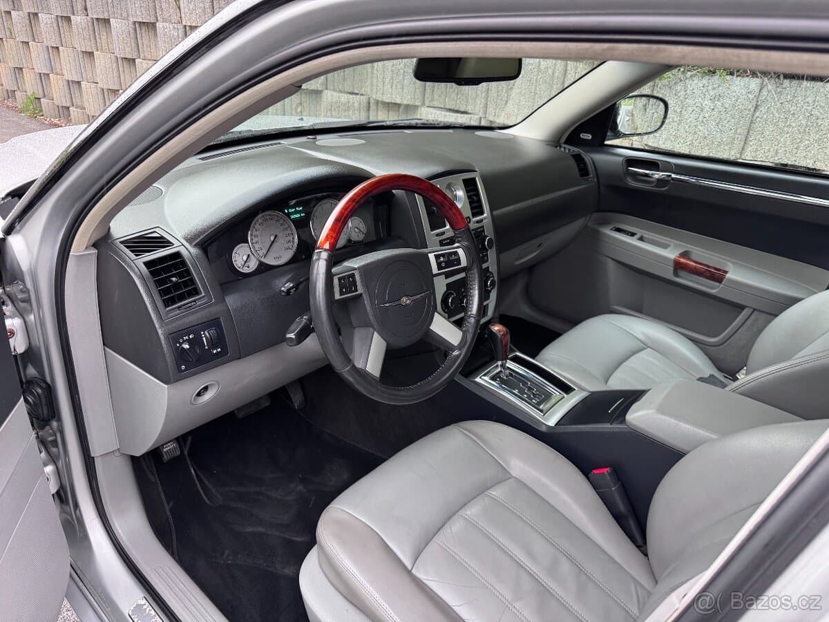 2007 Chrysler 300C - 13