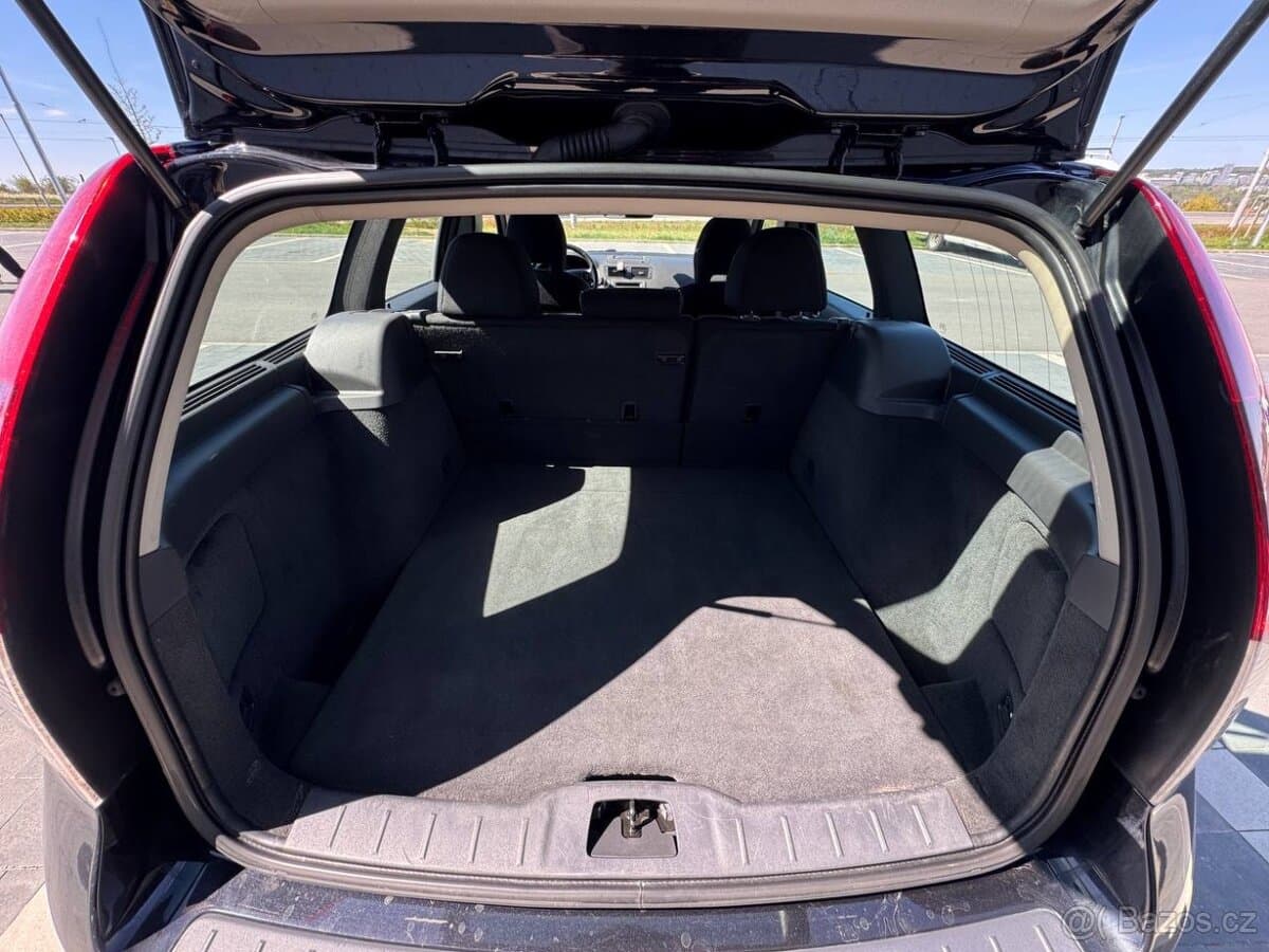 2011 Volvo V50 - 13