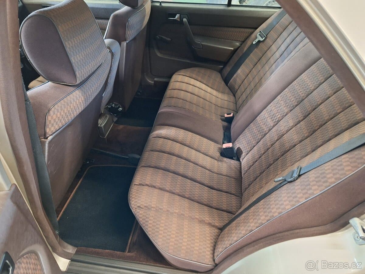 1989 Mercedes-Benz 190 - 13