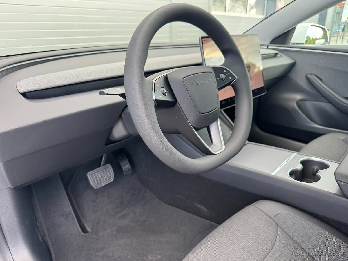 2026 Tesla MODEL 3 - 13