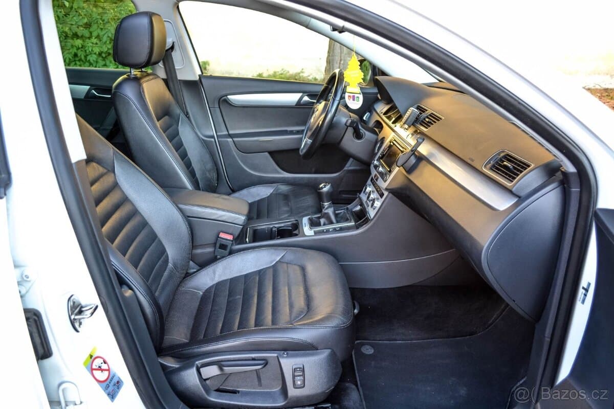 2012 Volkswagen PASSAT - 13