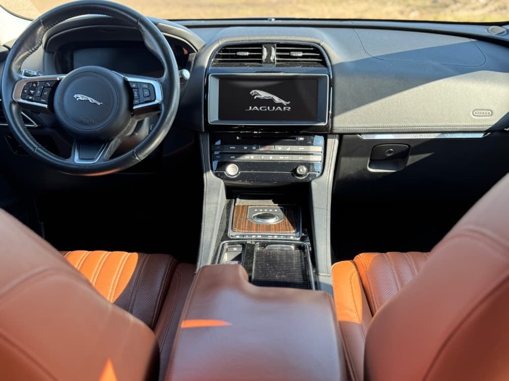 2017 Jaguar F-PACE - 13