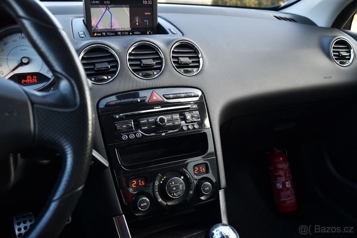 2012 Peugeot 308 - 13