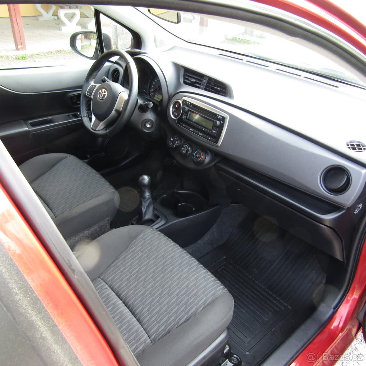 2012 Toyota YARIS - 13