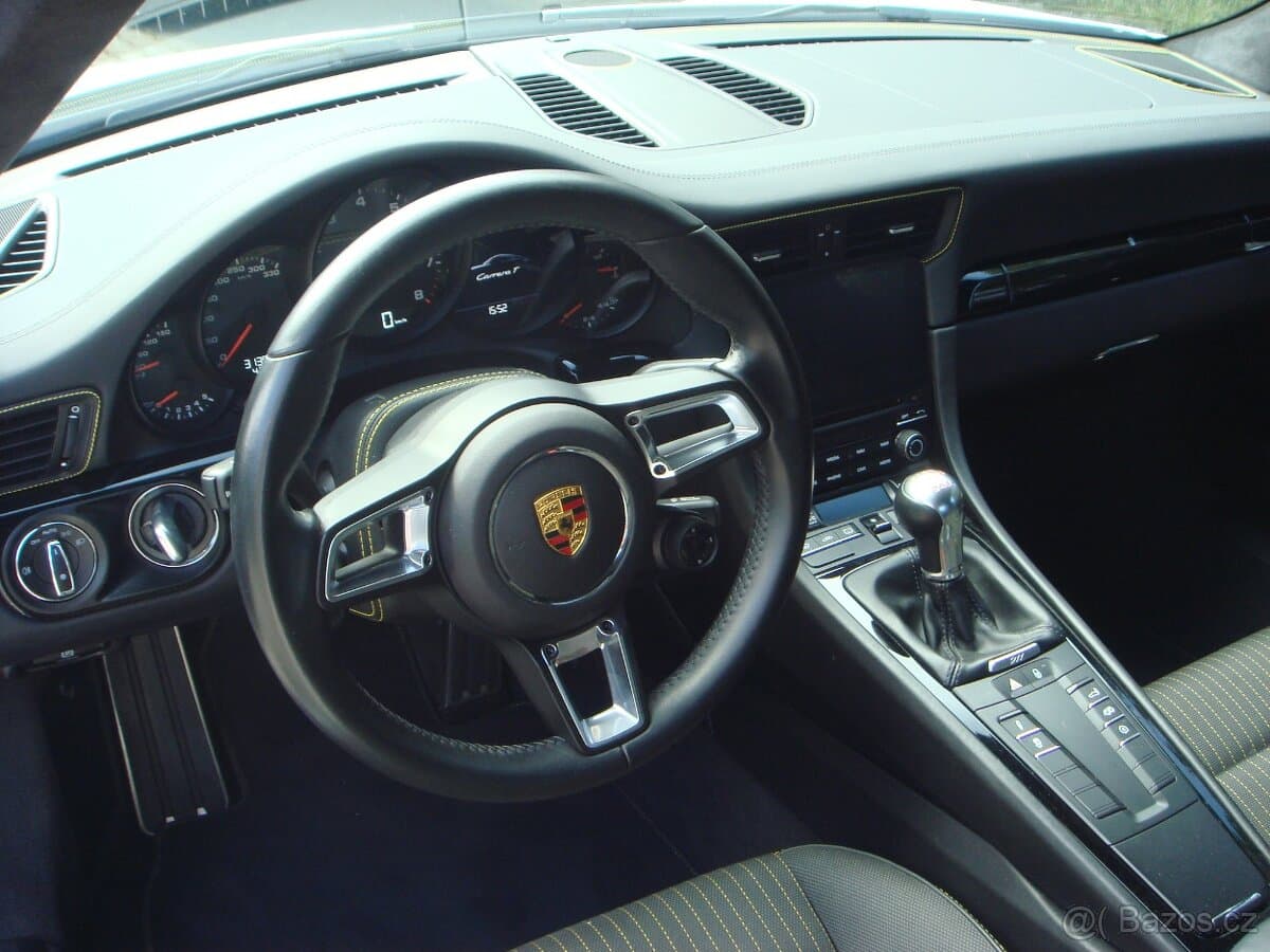 2018 Porsche 911 - 13