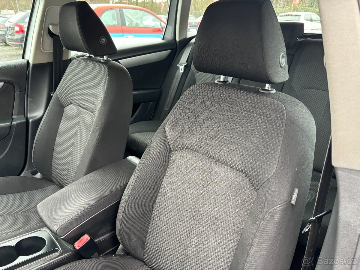 2010 Volkswagen PASSAT - 13