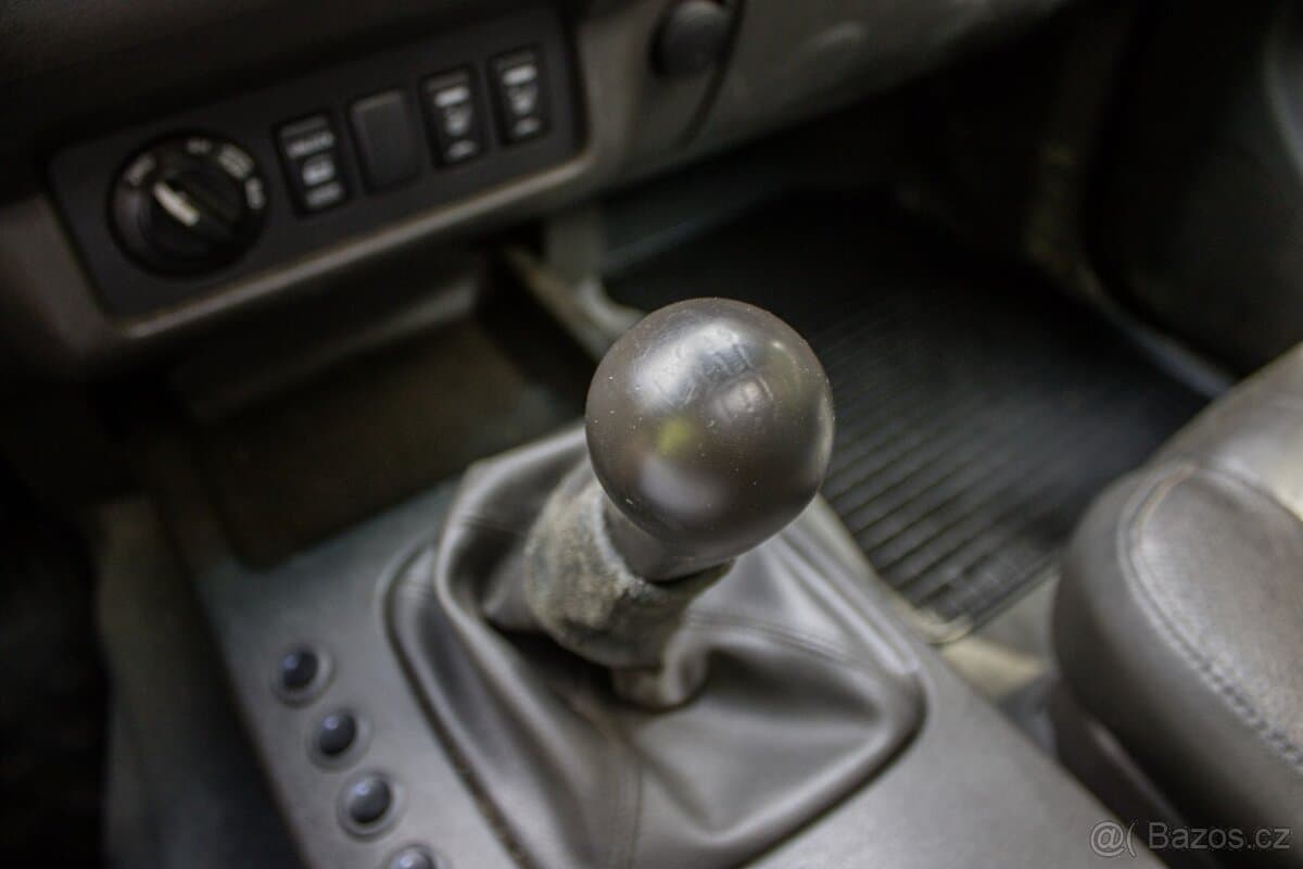2009 Nissan NAVARA - 13
